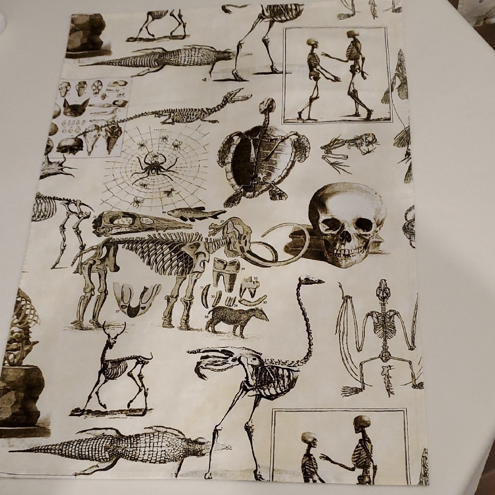 Vintage Skeleton Print Tapestry